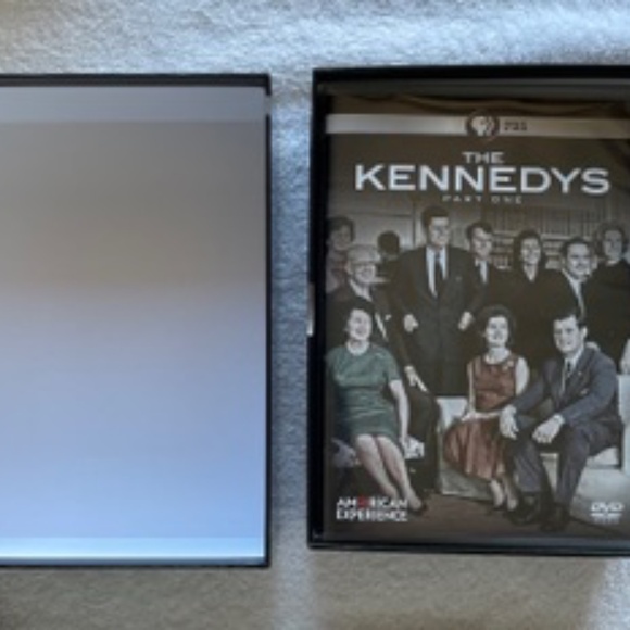 PBS 2-DVD Set & Extras: The Kennedys: Triumph and Tragedy - Picture 3 of 8